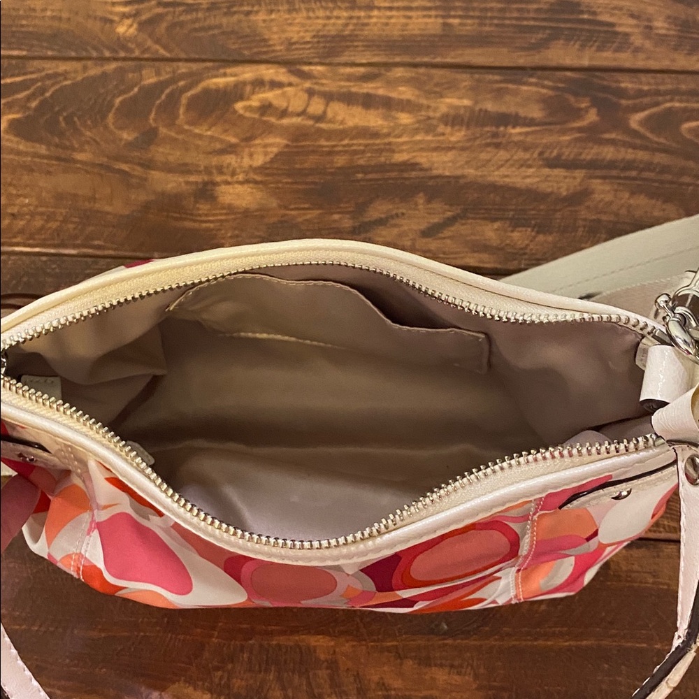Coach Signature Pink Bag - Picture 8 of 16